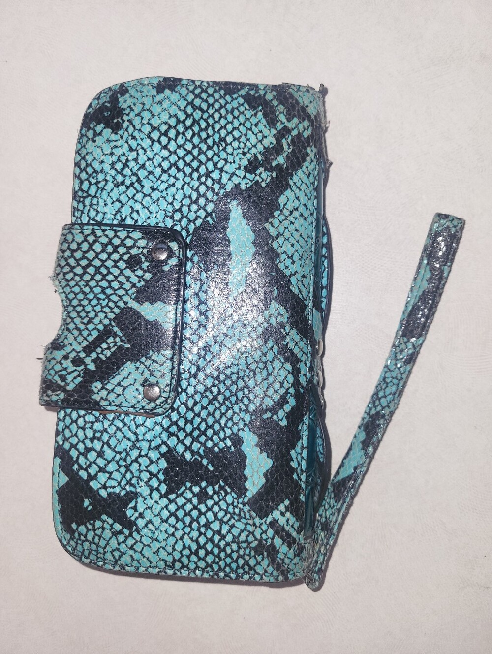 Western Studded Turquoise & Black Python Print Trifold Wristlet Wallet - Picture 2 of 8
